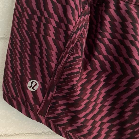 Lululemon Tracker Short III 4-way Stretch Bordeaux Drama  sz 4 EUC - Picture 6 of 10